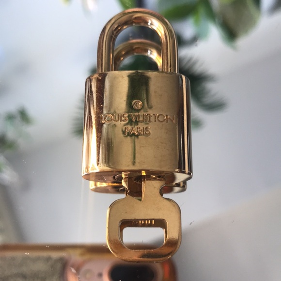 LOUIS VUITTON LOCK # 300 WITH GOLD TONED CHAIN - Picture 5 of 11